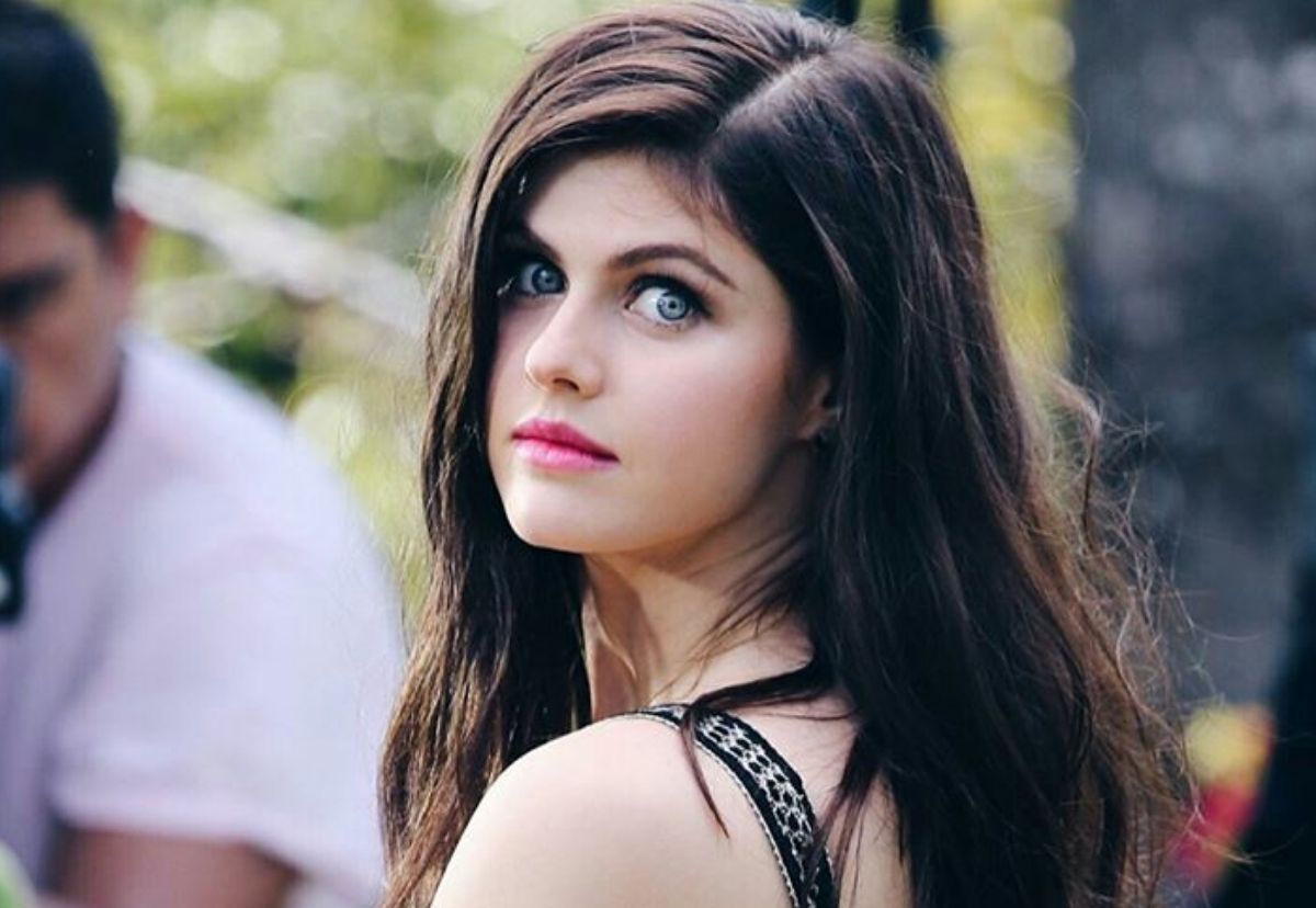 Alexandra Daddario Hot Sexy Pics